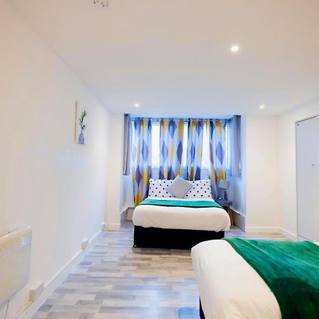 2 Bedrooms -Parking-Very Spacious-Wifi London Bagian luar foto