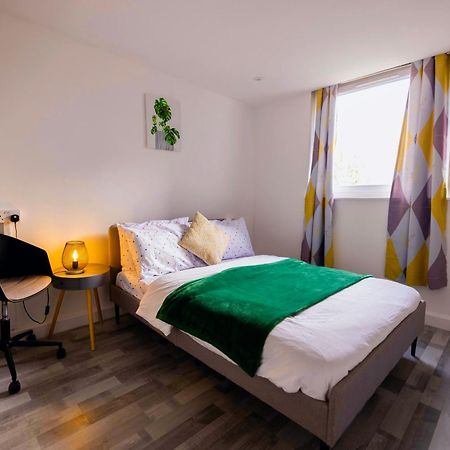 2 Bedrooms -Parking-Very Spacious-Wifi London Bagian luar foto
