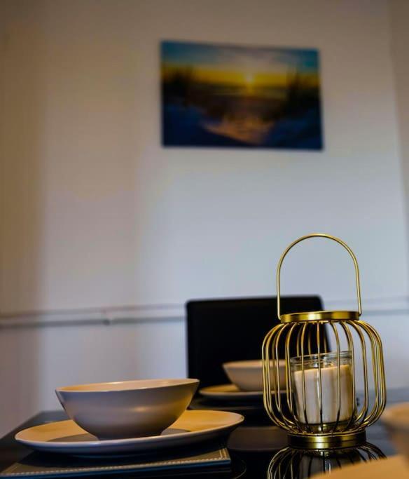 2 Bedrooms -Parking-Very Spacious-Wifi London Bagian luar foto