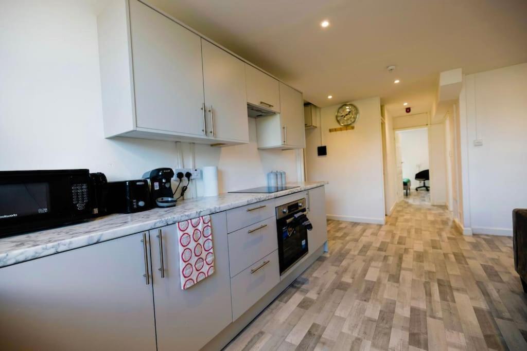 2 Bedrooms -Parking-Very Spacious-Wifi London Bagian luar foto