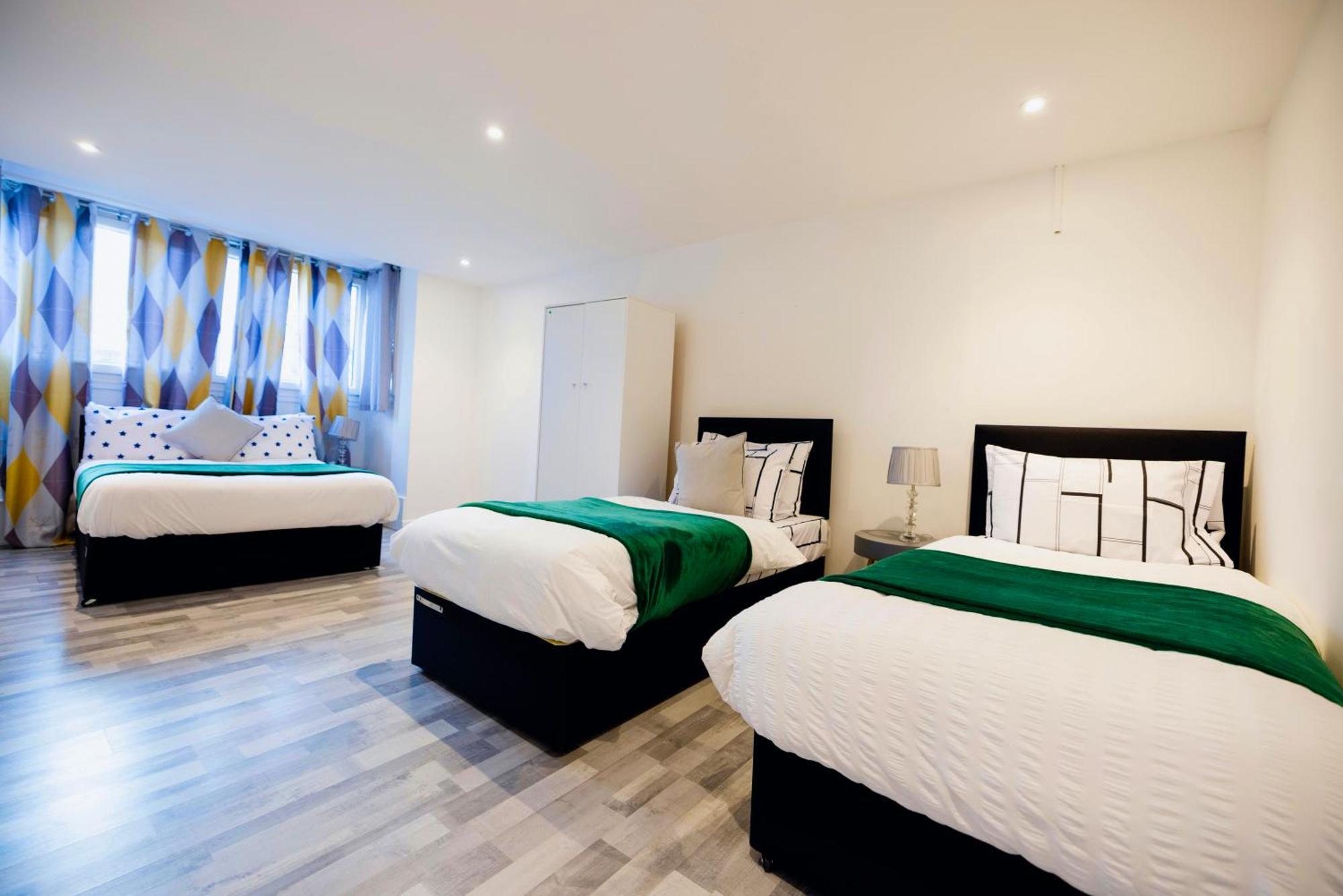2 Bedrooms -Parking-Very Spacious-Wifi London Bagian luar foto